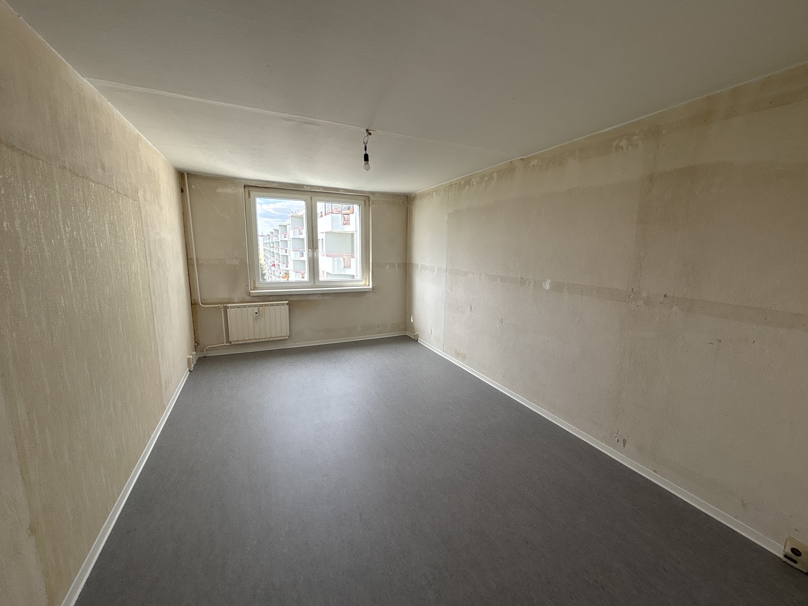 تصویر 2-Zimmer Wohnung in Marzahn Süd inkl. finanzieller Unterstützung für Renovierungsarbeiten