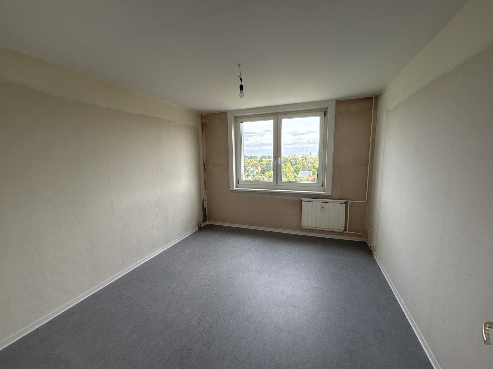تصویر 2-Zimmer Wohnung in Marzahn Süd inkl. finanzieller Unterstützung für Renovierungsarbeiten
