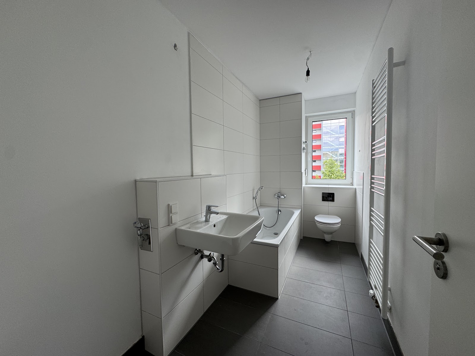 تصویر Tageslichtbad und Süd-West-Balkon - Nähe Gärten der Welt – ohne WBS