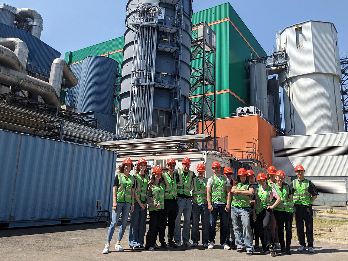 Azubis besuchen die Müllverbrennungsanlage